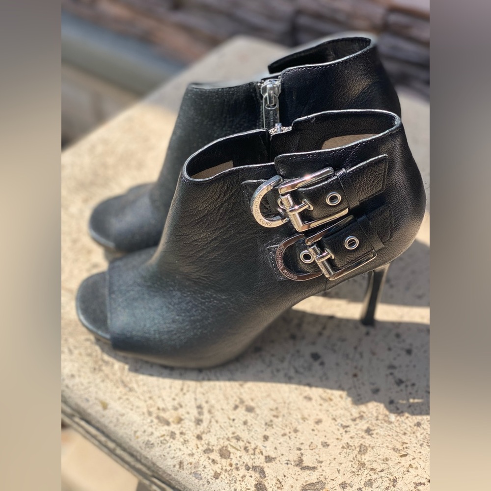 MICHAEL Michael Kors Black Heeled Boots Sleek Design